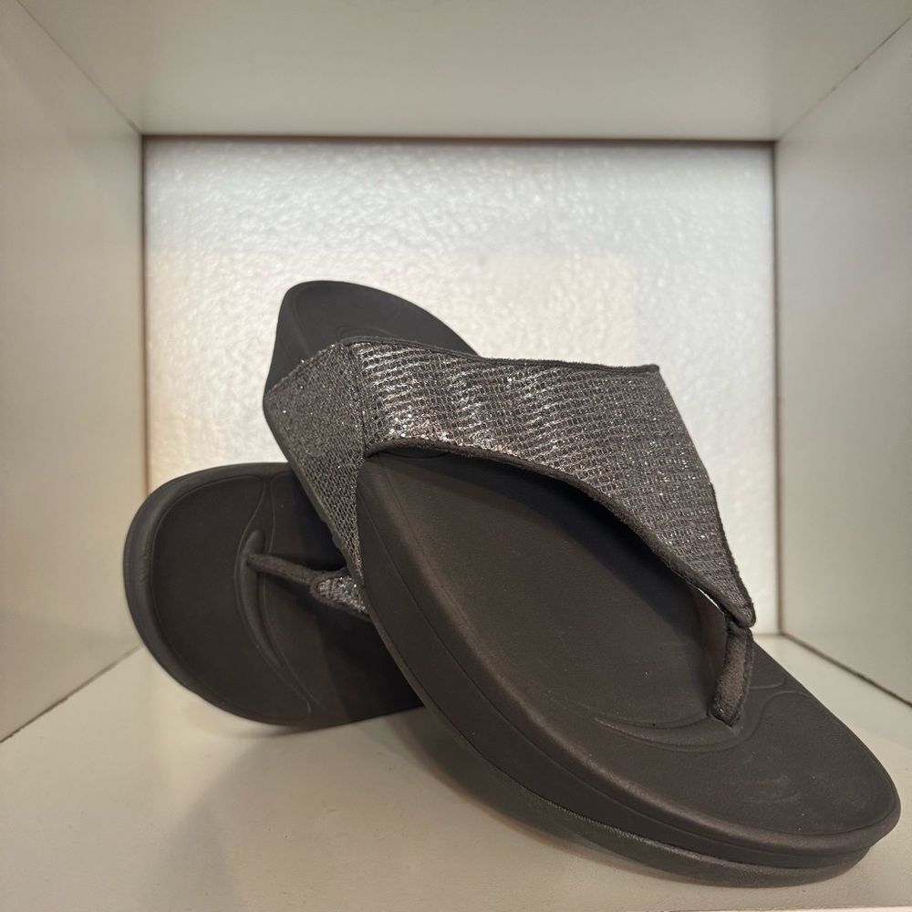 FitFlop Black Glitter Thong Sandals Comfort Flip Flops Size 9
Glam Casual Travel
